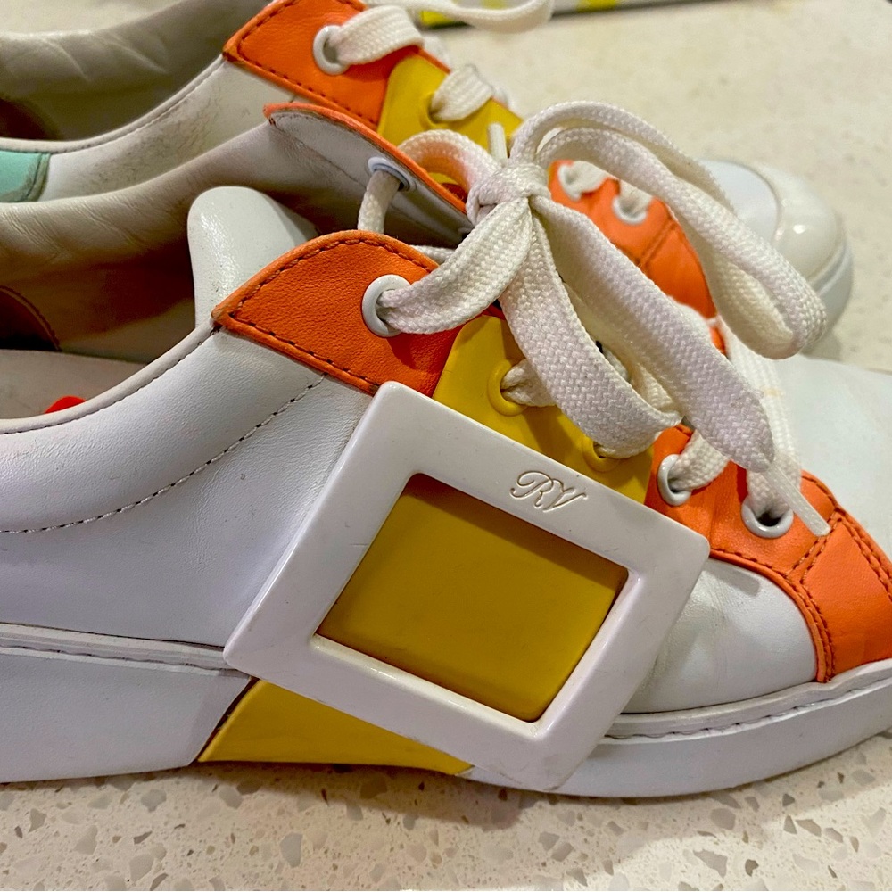 Roger Vivier women authentic sneakers size8.5

In great condition

Made in Italy